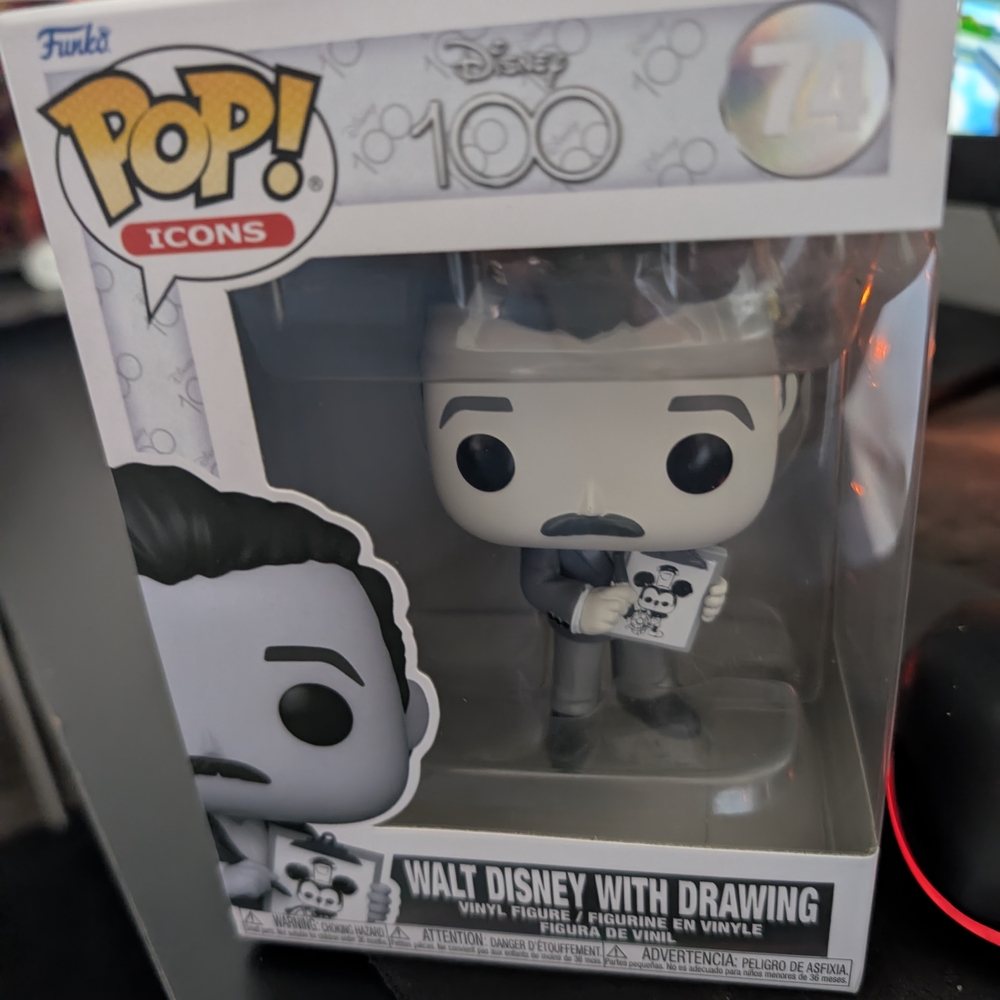 Funko Pop! Icons Walt Disney with Drawing
